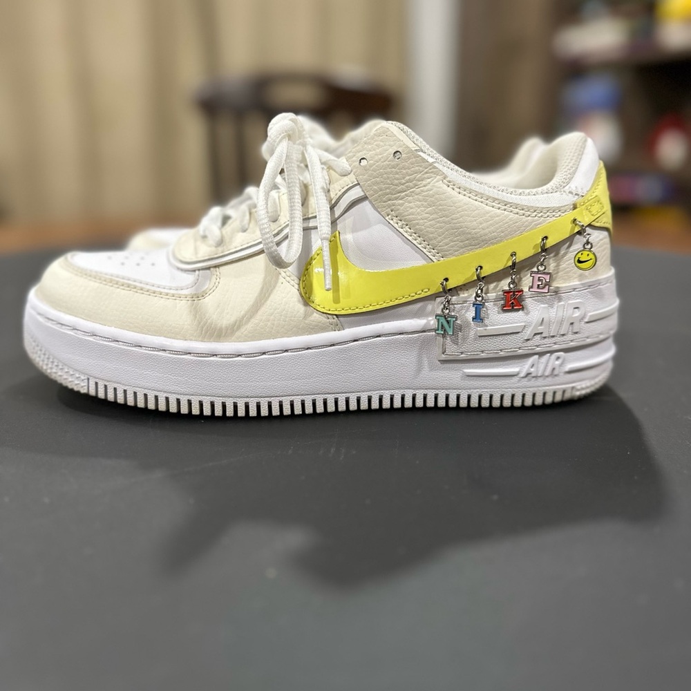 nike airforce 1 have a nice day. Like new. Women’s size 9.5.